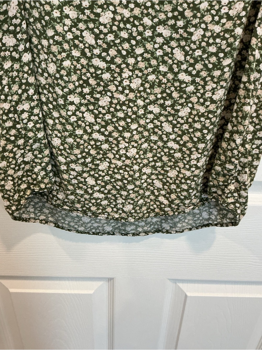Old Navy Ladies Floral Tank Top Size Medium - Picture 4 of 6